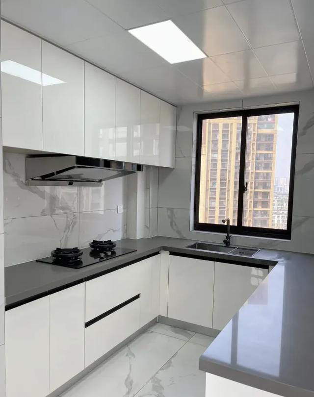 厨房的砖掉了怎么办(厨房墙面砖掉了怎么办)